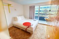 Hotel Not Hotel Rotterdam客房内的一张或多张床位