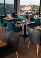 Logis Hôtels - Le Belvédère - Hôtel 2 étoiles et Restaurant的休息区