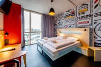 MEININGER Hotel Bordeaux Gare Saint-Jean客房内的一张或多张床位