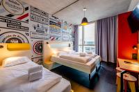 MEININGER Hotel Bordeaux Gare Saint-Jean客房内的一张或多张床位