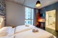MEININGER Hotel Bordeaux Gare Saint-Jean客房内的一张或多张床位