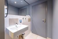 MEININGER Hotel Bordeaux Gare Saint-Jean的一间浴室