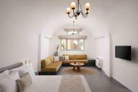 Occhio Luxury Villas Santorini with private pool的休息区