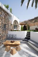 Occhio Luxury Villas Santorini with private pool的休息区