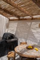 Occhio Luxury Villas Santorini with private pool的休息区
