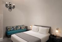 Occhio Luxury Villas Santorini with private pool客房内的一张或多张床位