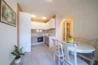 Boka View Luxury Suite - With free Garage Parking的厨房或小厨房