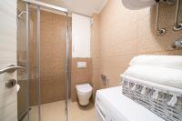 Boka View Luxury Suite - With free Garage Parking的一间浴室
