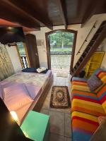 Pousada Casa do Rio Hostel - 8 min do Centro Hístorico - Passeio de Barco com saída da Pousada -Pago a parte- Perto das Praias e Beira Rio客房内的一张或多张床位
