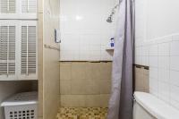Best Room To Visit NYC-Subway Access的一间浴室