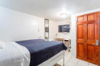 Best Room To Visit NYC-Subway Access客房内的一张或多张床位
