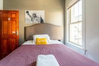 Best Room To Visit NYC-Subway Access客房内的一张或多张床位