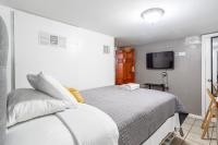 Best Room To Visit NYC-Subway Access的电视和&#47;或娱乐中心