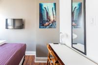 Best Room To Visit NYC-Subway Access的电视和&#47;或娱乐中心