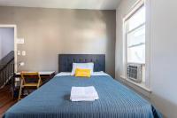 Best Room To Visit NYC-Subway Access客房内的一张或多张床位