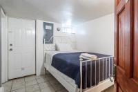 Best Room To Visit NYC-Subway Access客房内的一张或多张床位