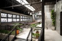 Premier Hostel Chiang Mai餐厅或其他用餐的地方