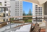 Broadbeach Victoria Square的阳台或露台