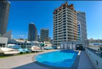 Broadbeach Victoria Square内部或周边的泳池