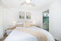 Broadbeach Victoria Square客房内的一张或多张床位