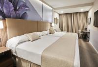 Riu Plaza Manhattan Times Square客房内的一张或多张床位