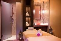 Oaks Ibn Battuta Gate Dubai客房内的一张或多张床位