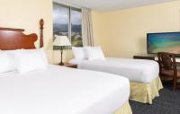 Ohia Waikiki Studio Suites客房内的一张或多张床位