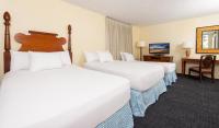 Ohia Waikiki Studio Suites客房内的一张或多张床位