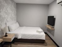 SRITEL BOUTIQUE HOTEL的电视和/或娱乐中心