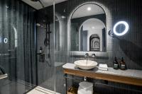 voco Melbourne Central的一间浴室