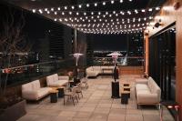 Hyatt Centric Downtown Denver的休息区