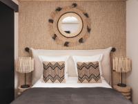 Maisons du Monde Hôtel &amp; Suites - Marseille Vieux Port客房内的一张或多张床位