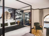 Maisons du Monde Hôtel &amp; Suites - Marseille Vieux Port客房内的一张或多张床位