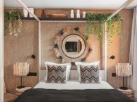 Maisons du Monde Hôtel &amp; Suites - Marseille Vieux Port客房内的一张或多张床位