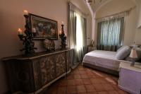 Casa Raiola Ercolano Luxury Rooms &amp; Spa客房内的一张或多张床位