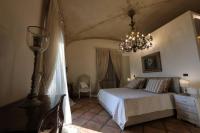 Casa Raiola Ercolano Luxury Rooms &amp; Spa客房内的一张或多张床位