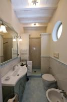 Casa Raiola Ercolano Luxury Rooms &amp; Spa的一间浴室