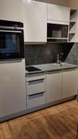 Fourty Three Luxury Serviced Apartments的厨房或小厨房