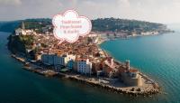 皮兰Traditional Piran house的水面上岛屿的空中景观