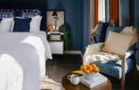 Heeton Concept Aparthotel Edinburgh Queen Street客房内的一张或多张床位