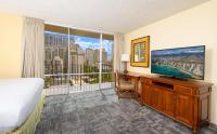 Ohia Waikiki Studio Suites客房内的一张或多张床位
