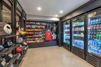 酒店内部或周边的超市或其他商店