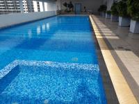 Pacific Place Ara Damansara LRT Pool Parking Netflix Kitchen By Kenangan Homes内部或周边的泳池
