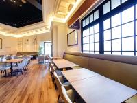 ORIENTAL HOTEL UNIVERSAL CITY餐厅或其他用餐的地方