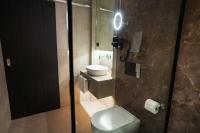 Konvin Hotel by Reykjavik Keflavik Airport的一间浴室