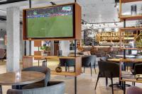 Konvin Hotel by Reykjavik Keflavik Airport的电视和/或娱乐中心