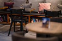 Konvin Hotel by Reykjavik Keflavik Airport的休息区