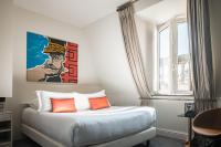 Villas Foch Boutique Hotel & Spa Bordeaux客房内的一张或多张床位