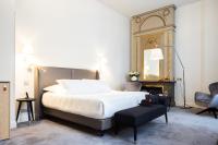 Villas Foch Boutique Hotel & Spa Bordeaux客房内的一张或多张床位