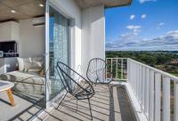 A estrenar! Apartamento con pileta zona aeropuerto WIFI 200MG的阳台或露台